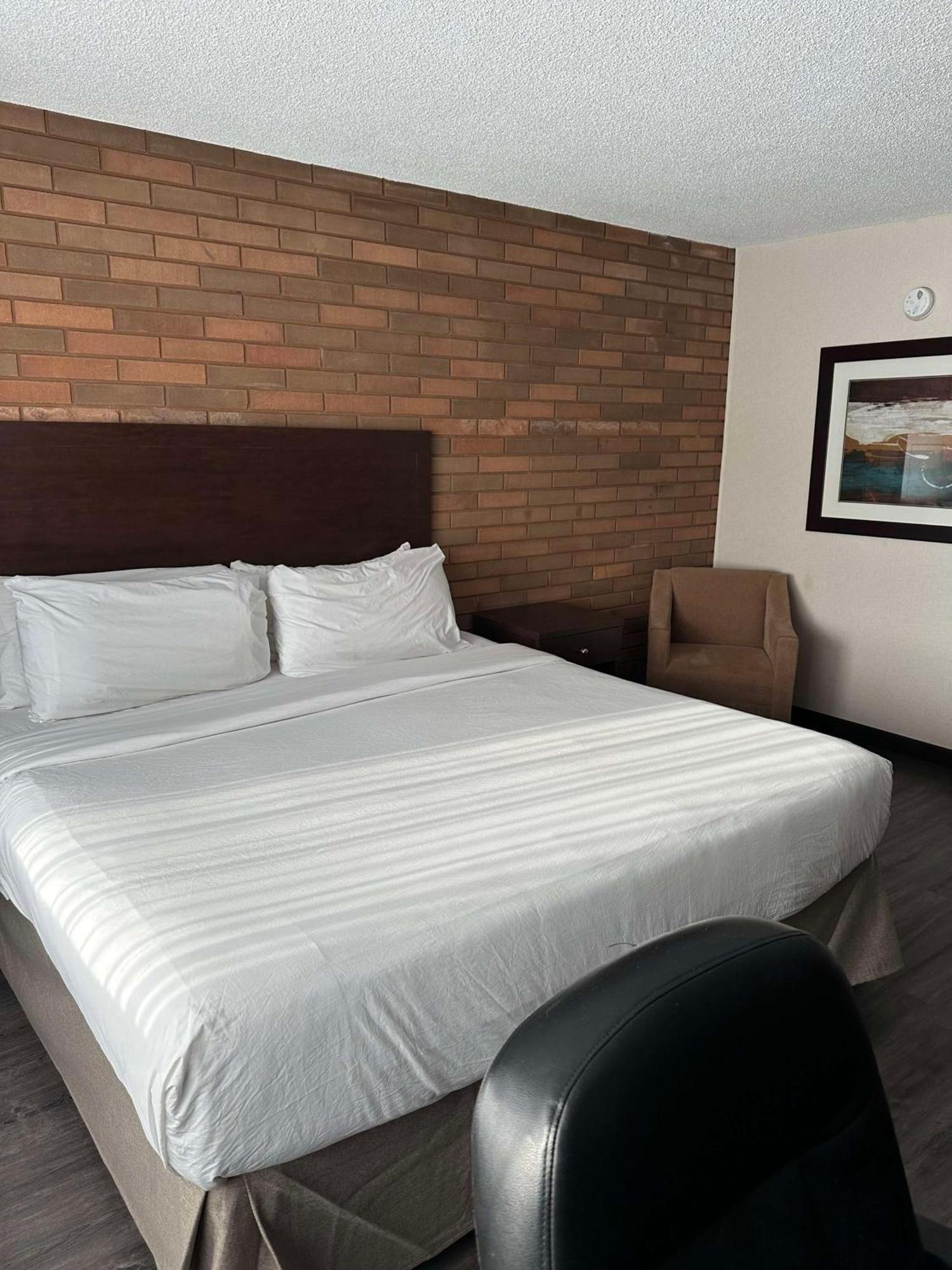 Best Western Cedar Park Inn Edmonton Extérieur photo