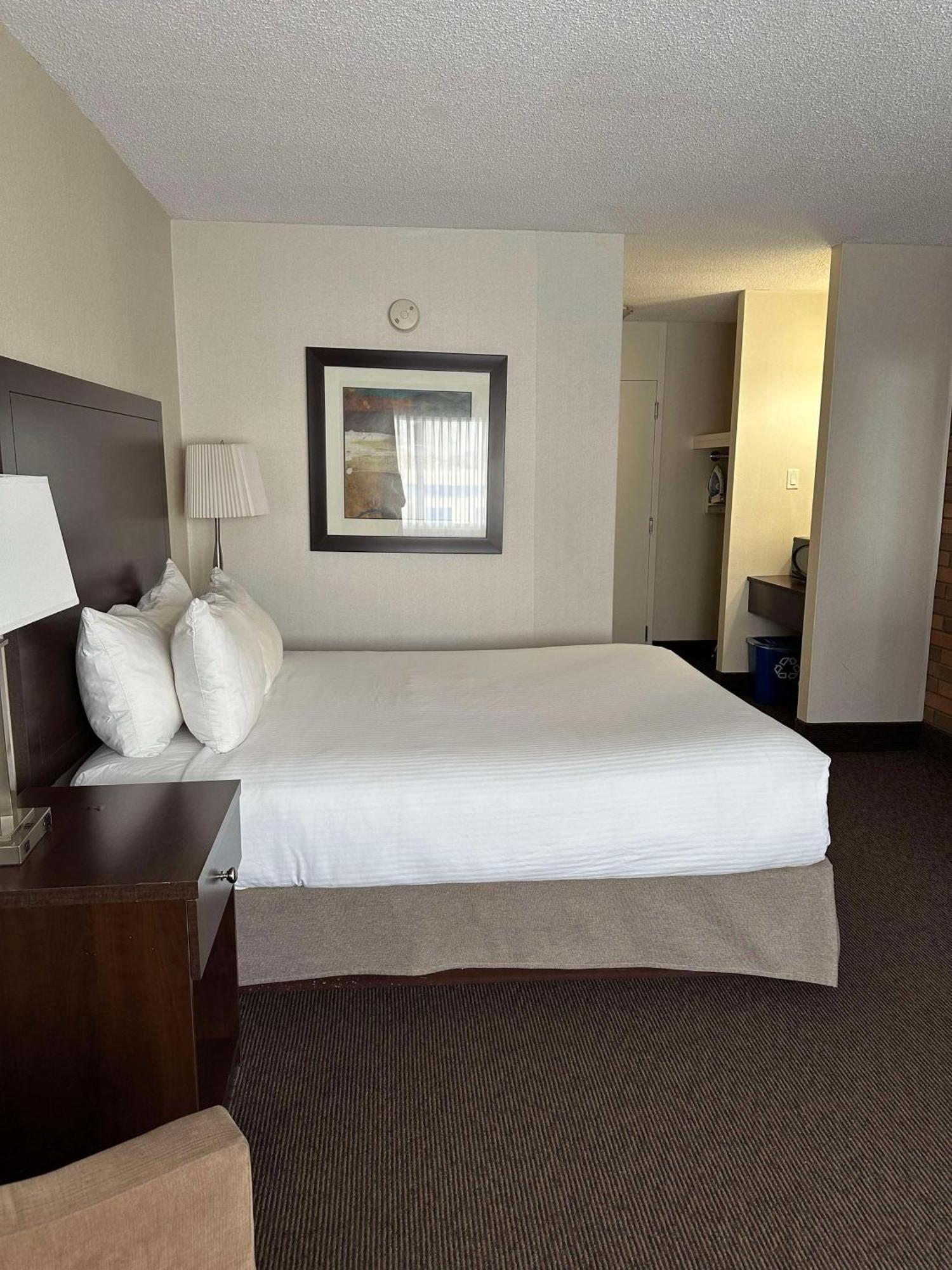 Best Western Cedar Park Inn Edmonton Extérieur photo